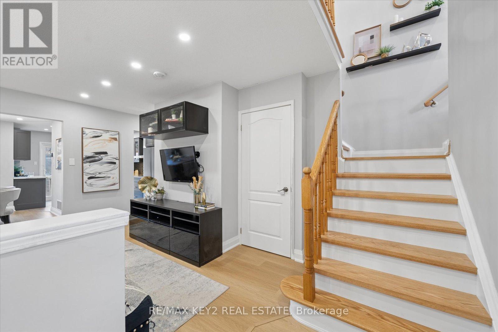 1652 Autumn Crescent, Pickering, Ontario L1V 6X6 - Photo 4 - E12978286