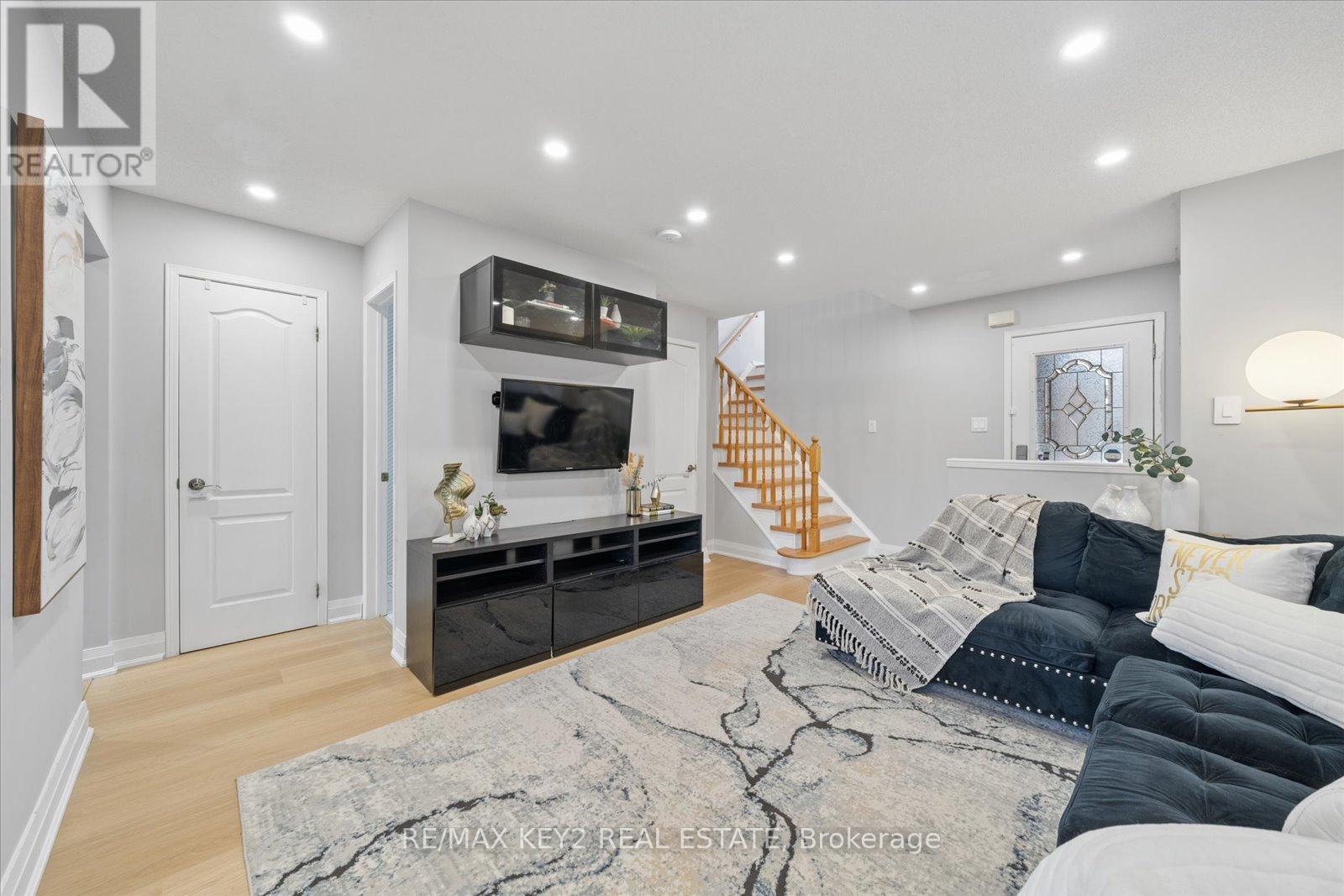 1652 Autumn Crescent, Pickering, Ontario L1V 6X6 - Photo 5 - E12978286