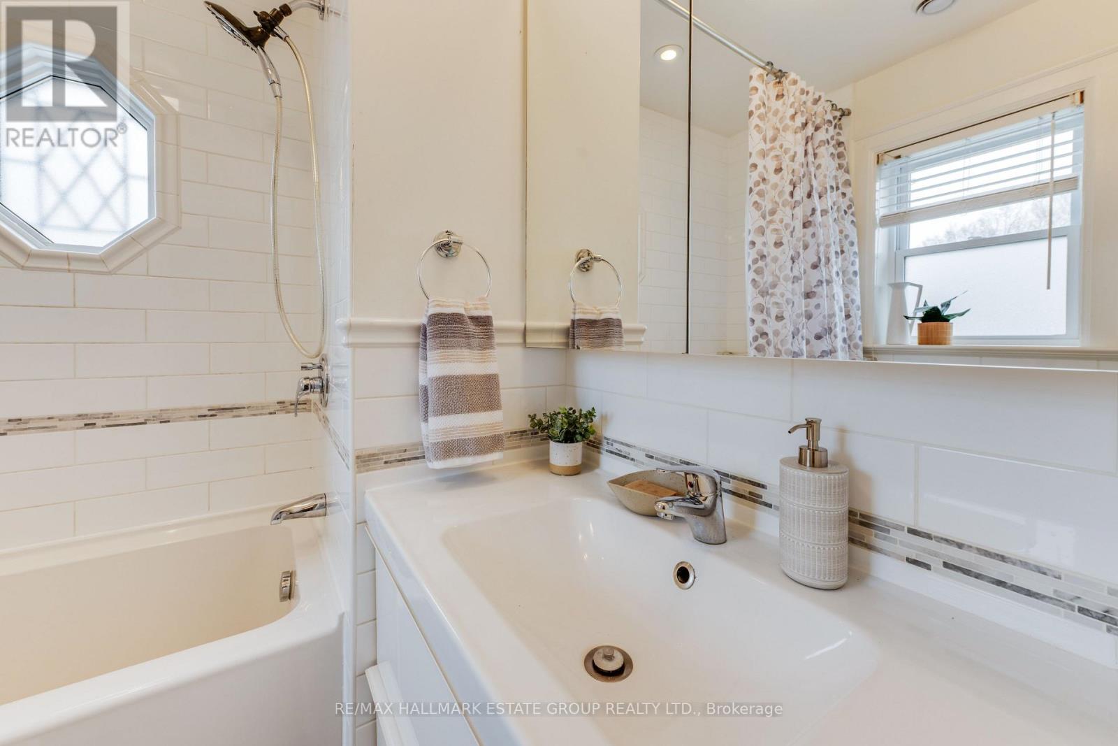 242 O'connor Drive, Toronto, Ontario  M4J 2T4 - Photo 23 - E12978338