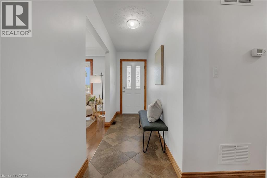 617 Eighth Road E, Stoney Creek, Ontario  L8J 2X4 - Photo 4 - 40819316