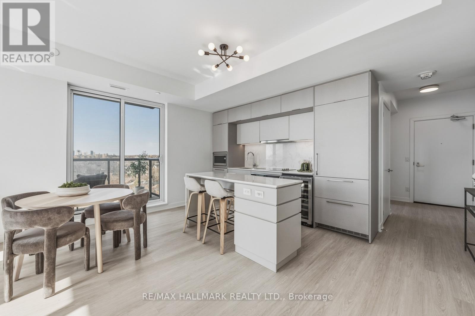 1001 - 185 Alberta Avenue, Toronto, Ontario  M6C 0A5 - Photo 5 - C12977926