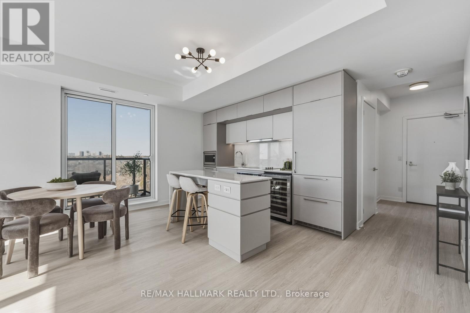 1001 - 185 Alberta Avenue, Toronto, Ontario  M6C 0A5 - Photo 4 - C12977926