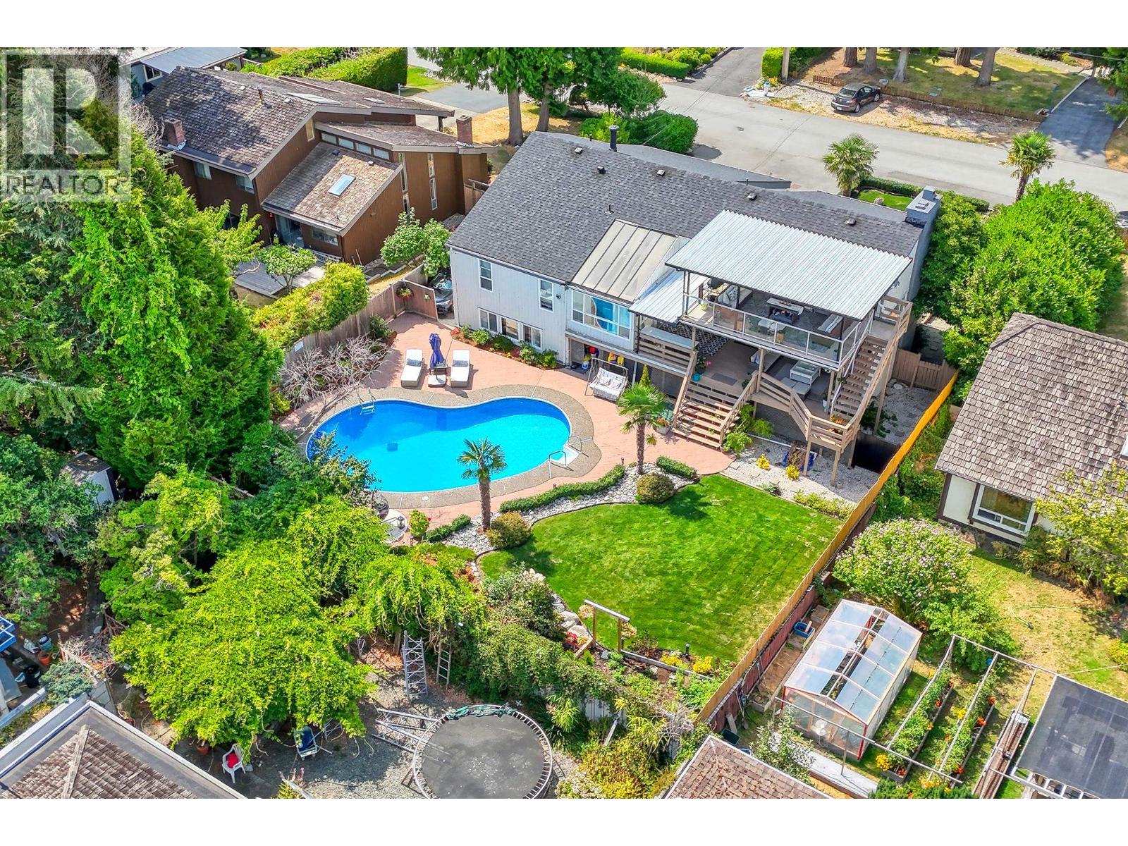 284 54a Street, Delta, British Columbia  V4M 3J3 - Photo 2 - R3091954