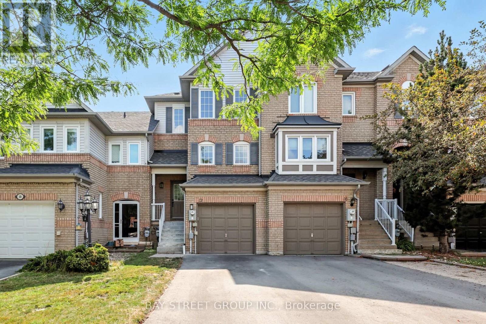 12 Stiles Avenue W, Aurora, Ontario  L4G 7N3 - Photo 2 - N12978302