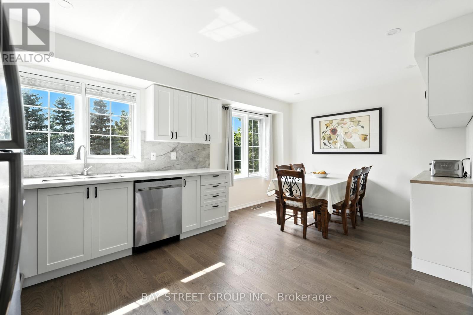 12 Stiles Avenue W, Aurora, Ontario  L4G 7N3 - Photo 4 - N12978302