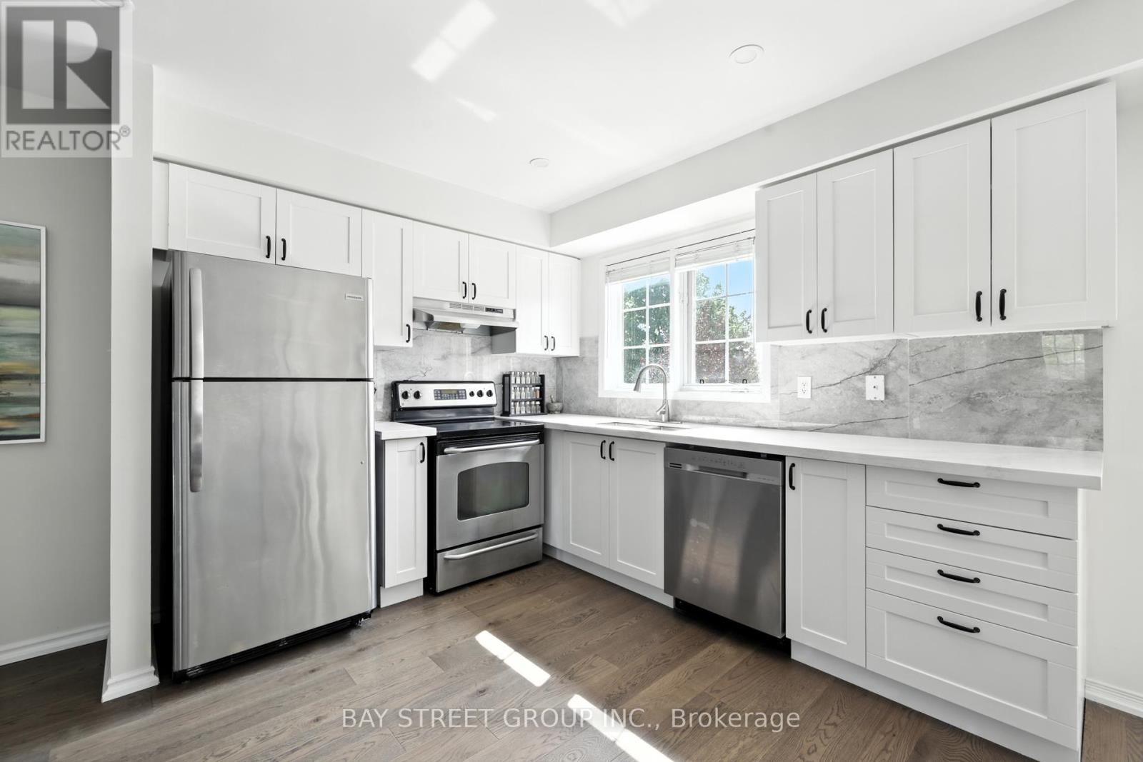 12 Stiles Avenue W, Aurora, Ontario  L4G 7N3 - Photo 5 - N12978302