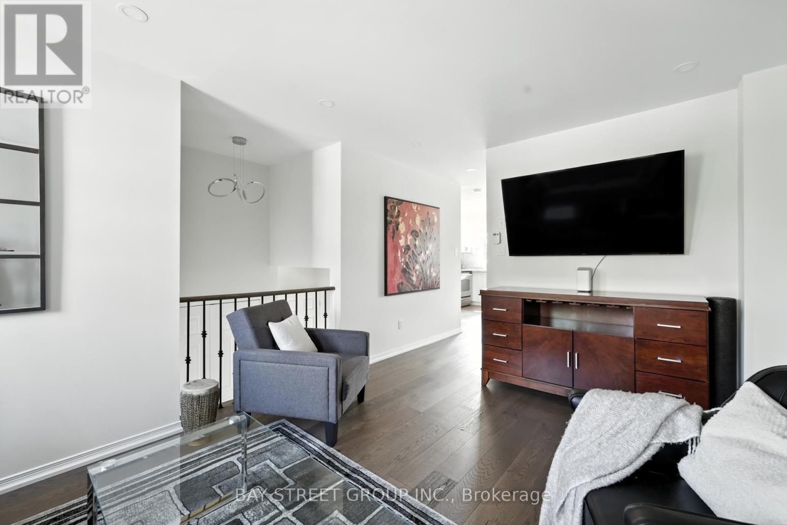 12 Stiles Avenue W, Aurora, Ontario  L4G 7N3 - Photo 9 - N12978302