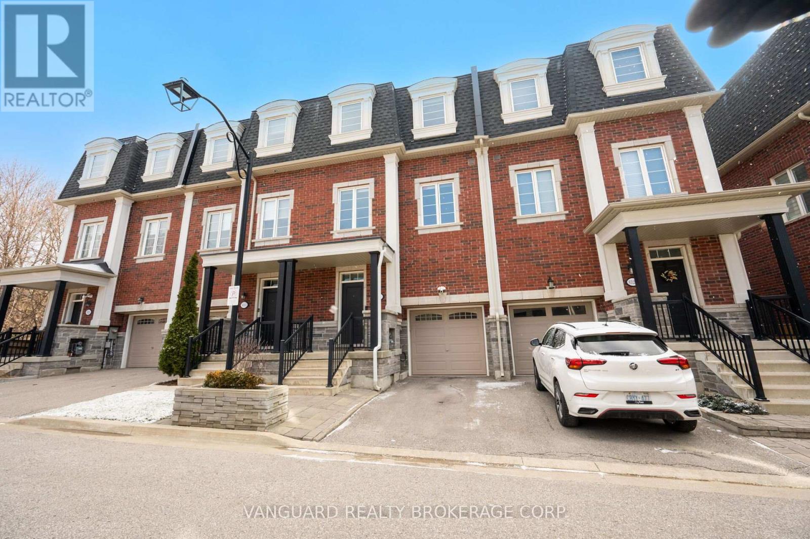 8331 ISLINGTON AVENUE, Vaughan, Ontario
