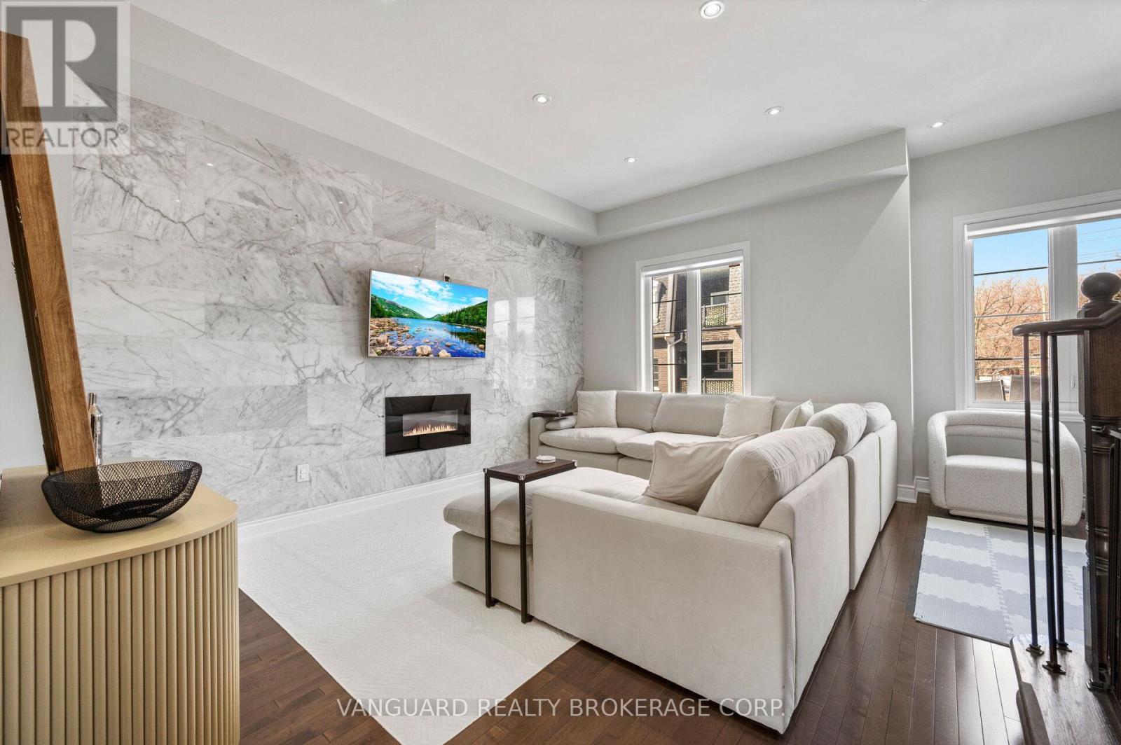 8331 Islington Avenue, Vaughan, Ontario  L4L 1X1 - Photo 25 - N12978314