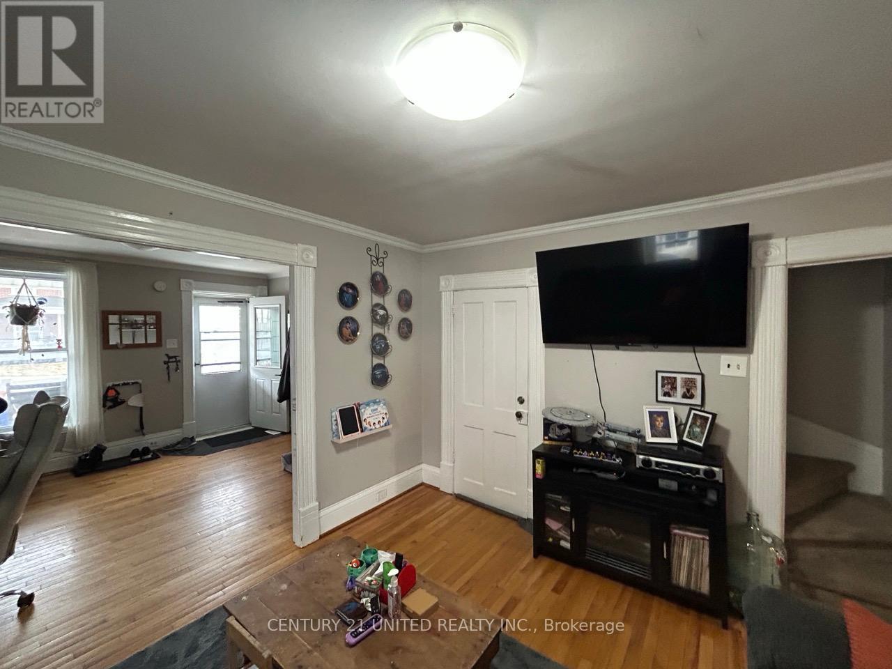 136 Robinson Street, Peterborough, Ontario  K9H 1G2 - Photo 9 - X12964242