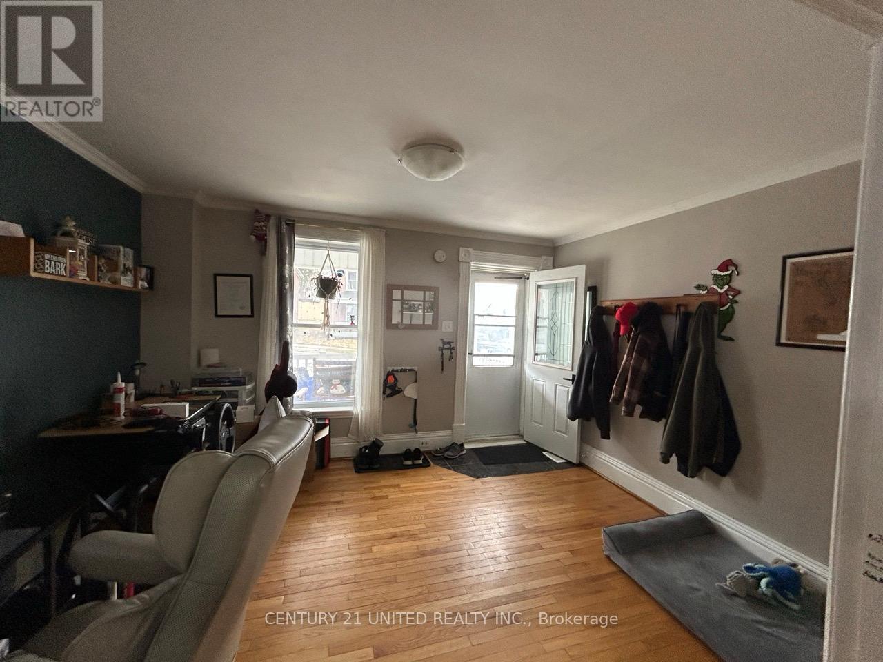 136 Robinson Street, Peterborough, Ontario  K9H 1G2 - Photo 6 - X12964242