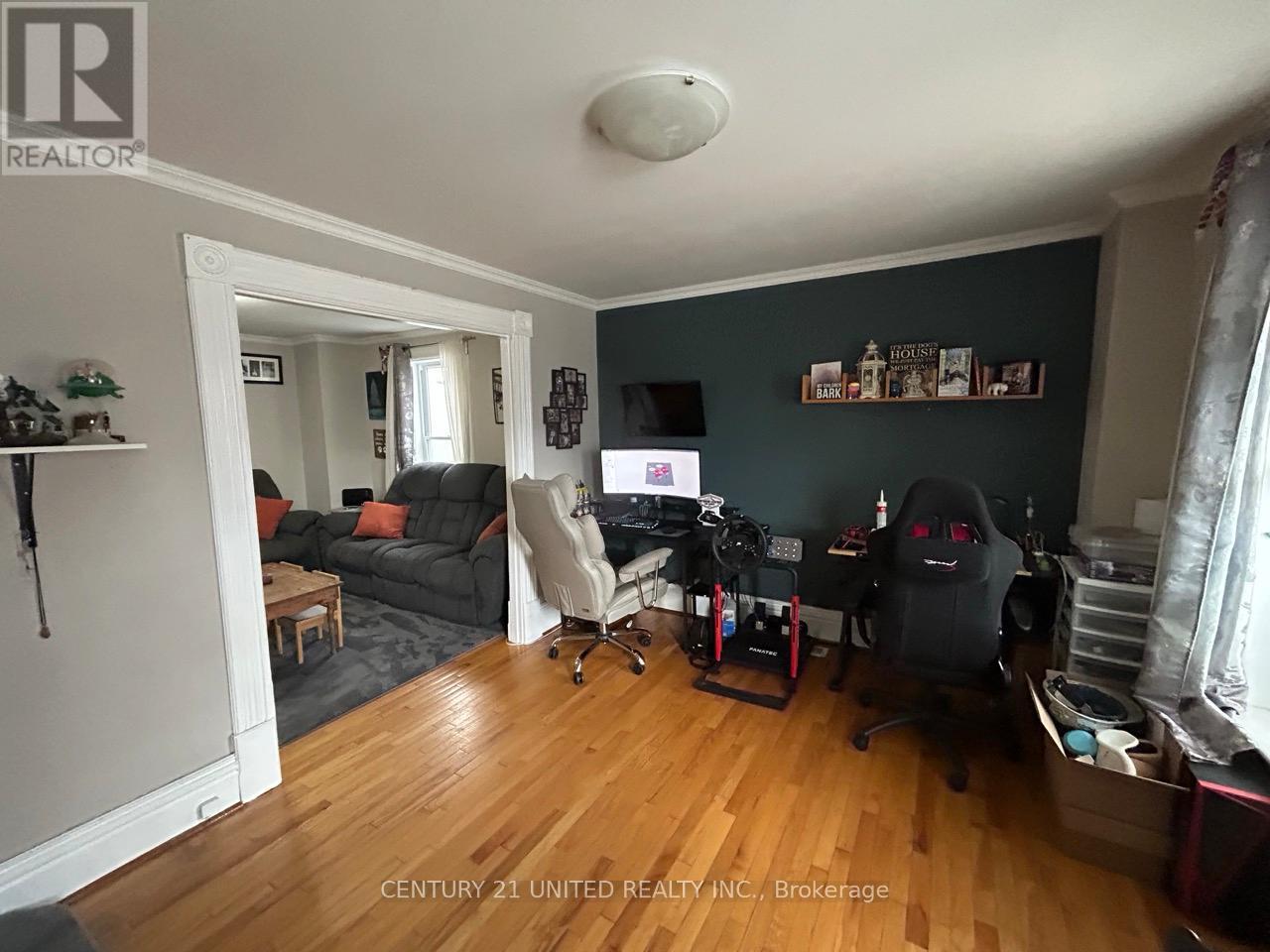 136 Robinson Street, Peterborough, Ontario  K9H 1G2 - Photo 7 - X12964242