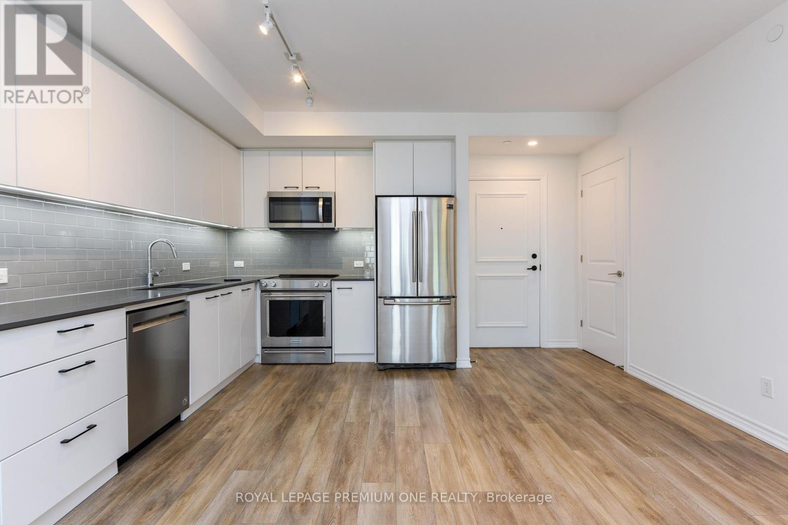 207 - 571 Prince Edward Drive N, Toronto, Ontario  M8X 0A1 - Photo 6 - W12978282