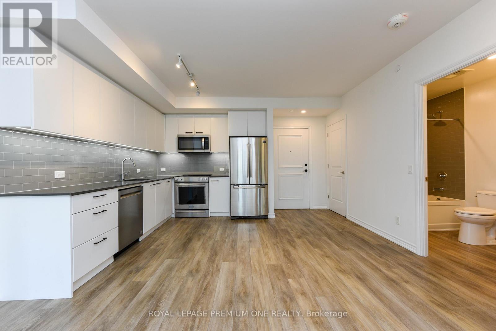 207 - 571 Prince Edward Drive N, Toronto, Ontario  M8X 0A1 - Photo 8 - W12978282