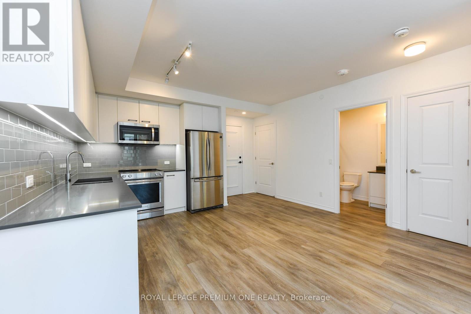 207 - 571 Prince Edward Drive N, Toronto, Ontario  M8X 0A1 - Photo 9 - W12978282