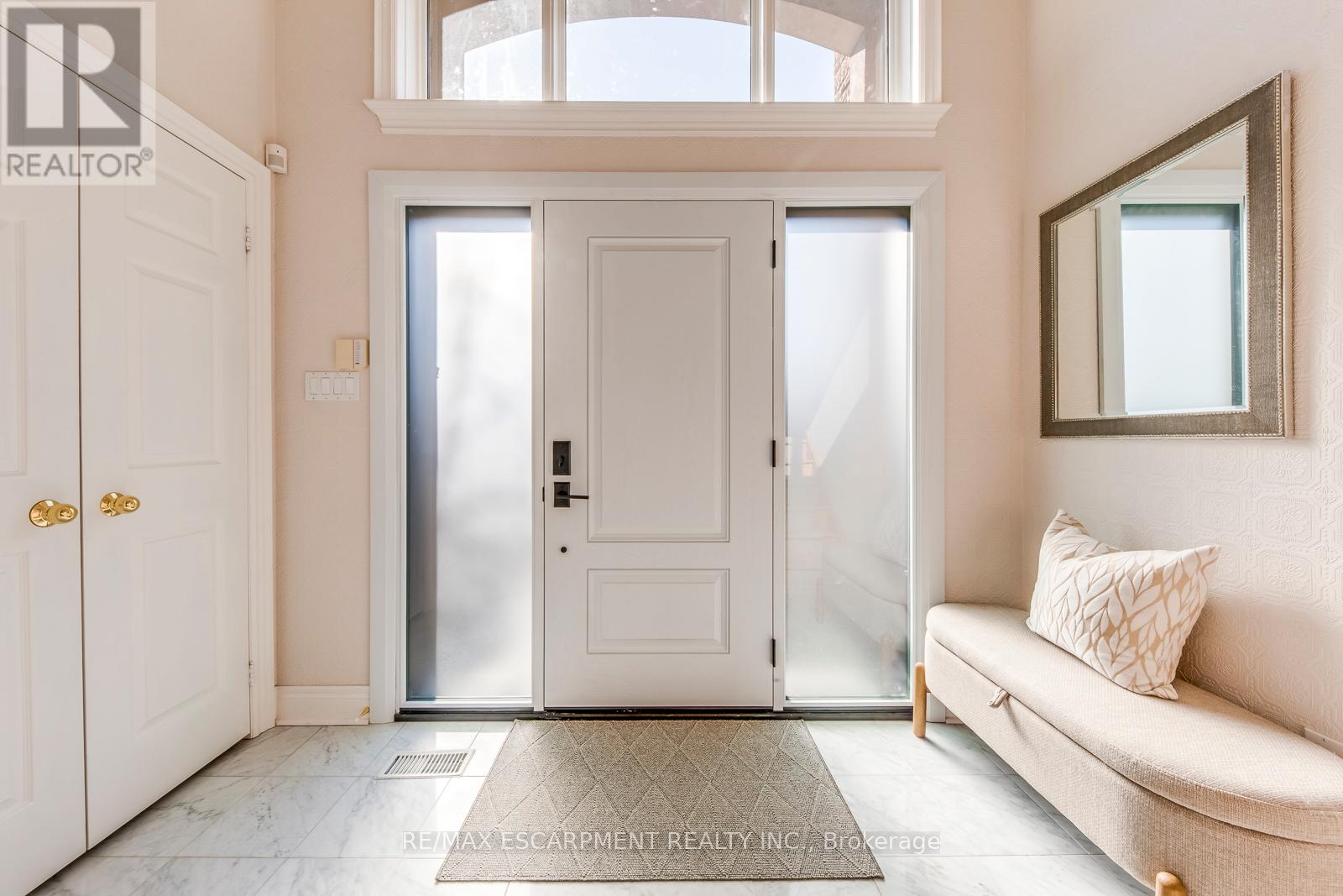 5 - 2303 Hill Ridge Court, Oakville, Ontario  L6M 3N3 - Photo 3 - W12978308