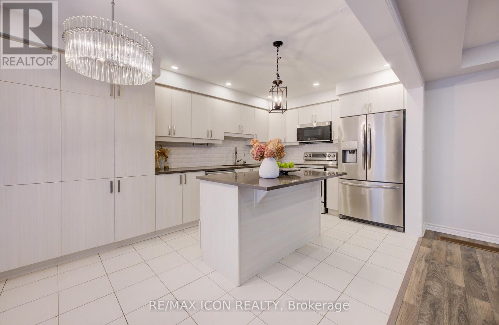 302 Jean Landing, Milton, Ontario  L9E 1C6 - Photo 11 - W12978318