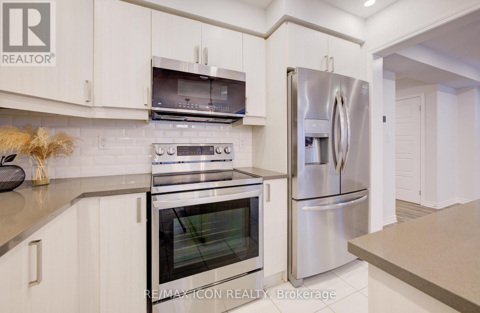 302 Jean Landing, Milton, Ontario  L9E 1C6 - Photo 15 - W12978318