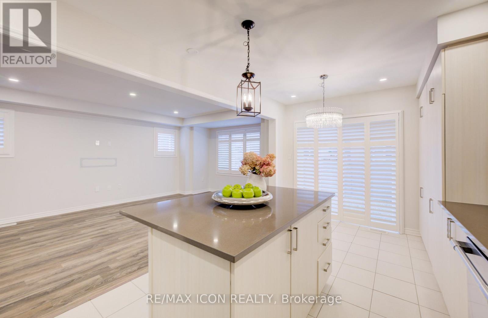 302 Jean Landing, Milton, Ontario  L9E 1C6 - Photo 16 - W12978318