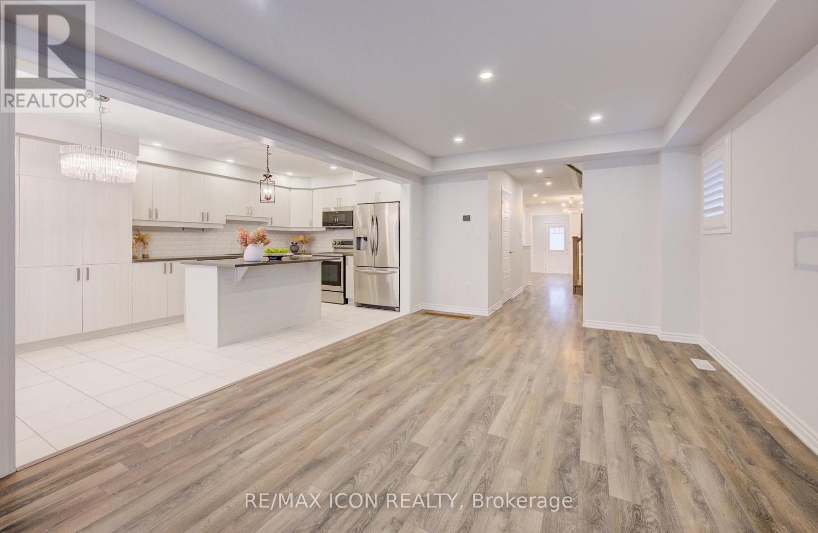 302 Jean Landing, Milton, Ontario  L9E 1C6 - Photo 18 - W12978318