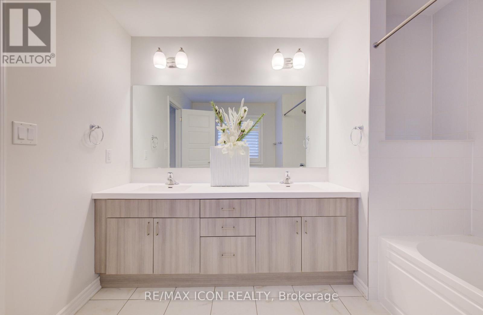 302 Jean Landing, Milton, Ontario  L9E 1C6 - Photo 31 - W12978318