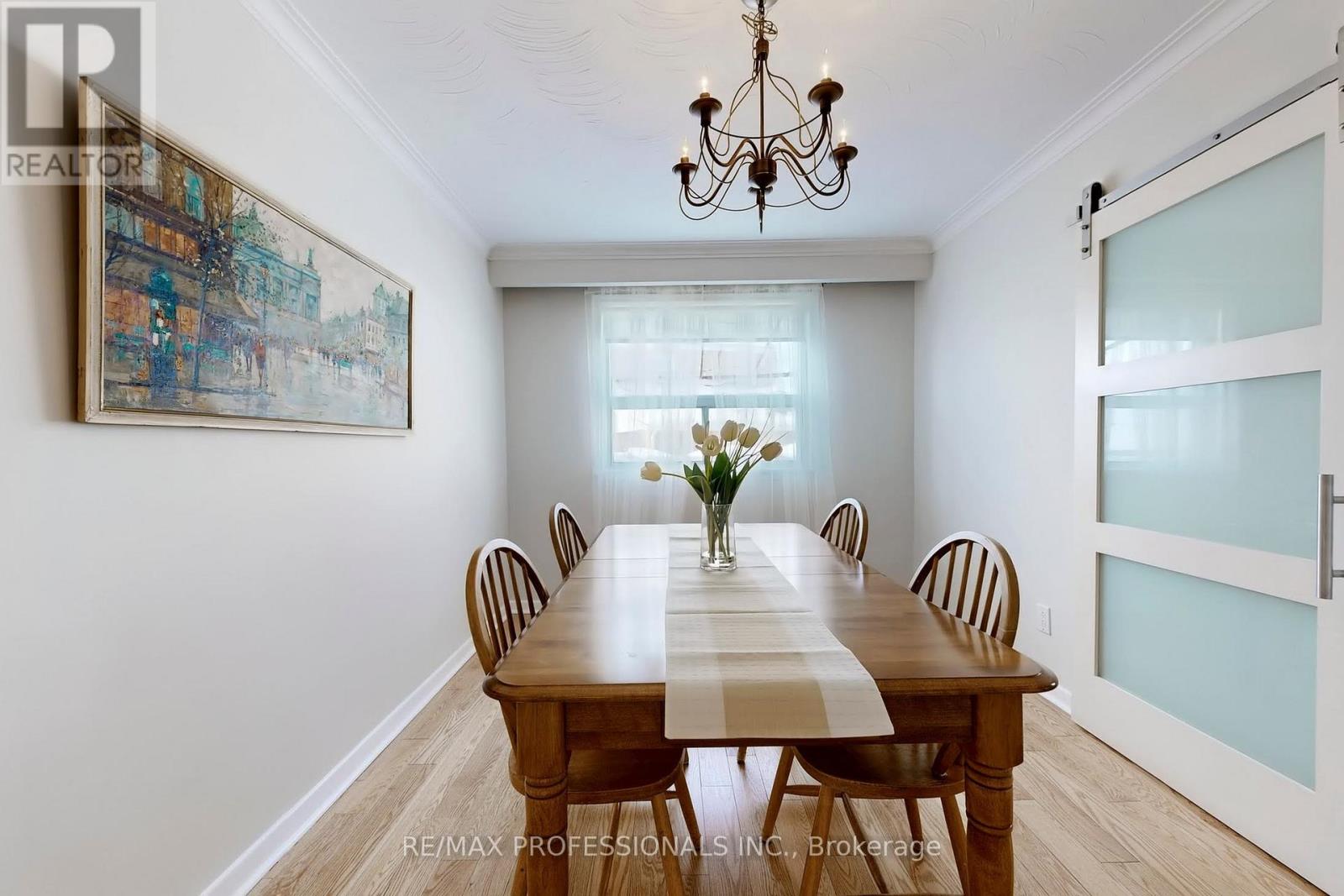 134 Giltspur Drive, Toronto, Ontario  M3L 1M9 - Photo 11 - W12978320