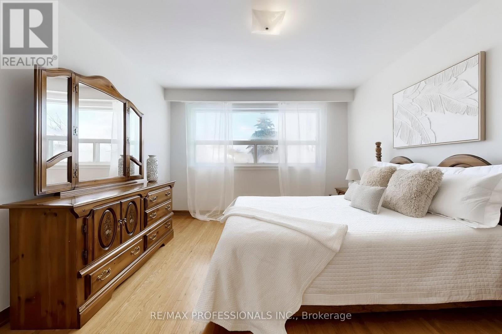 134 Giltspur Drive, Toronto, Ontario  M3L 1M9 - Photo 21 - W12978320