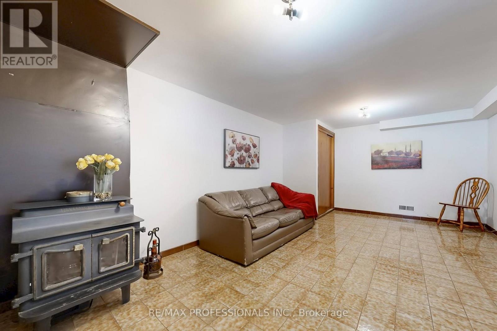 134 Giltspur Drive, Toronto, Ontario  M3L 1M9 - Photo 23 - W12978320