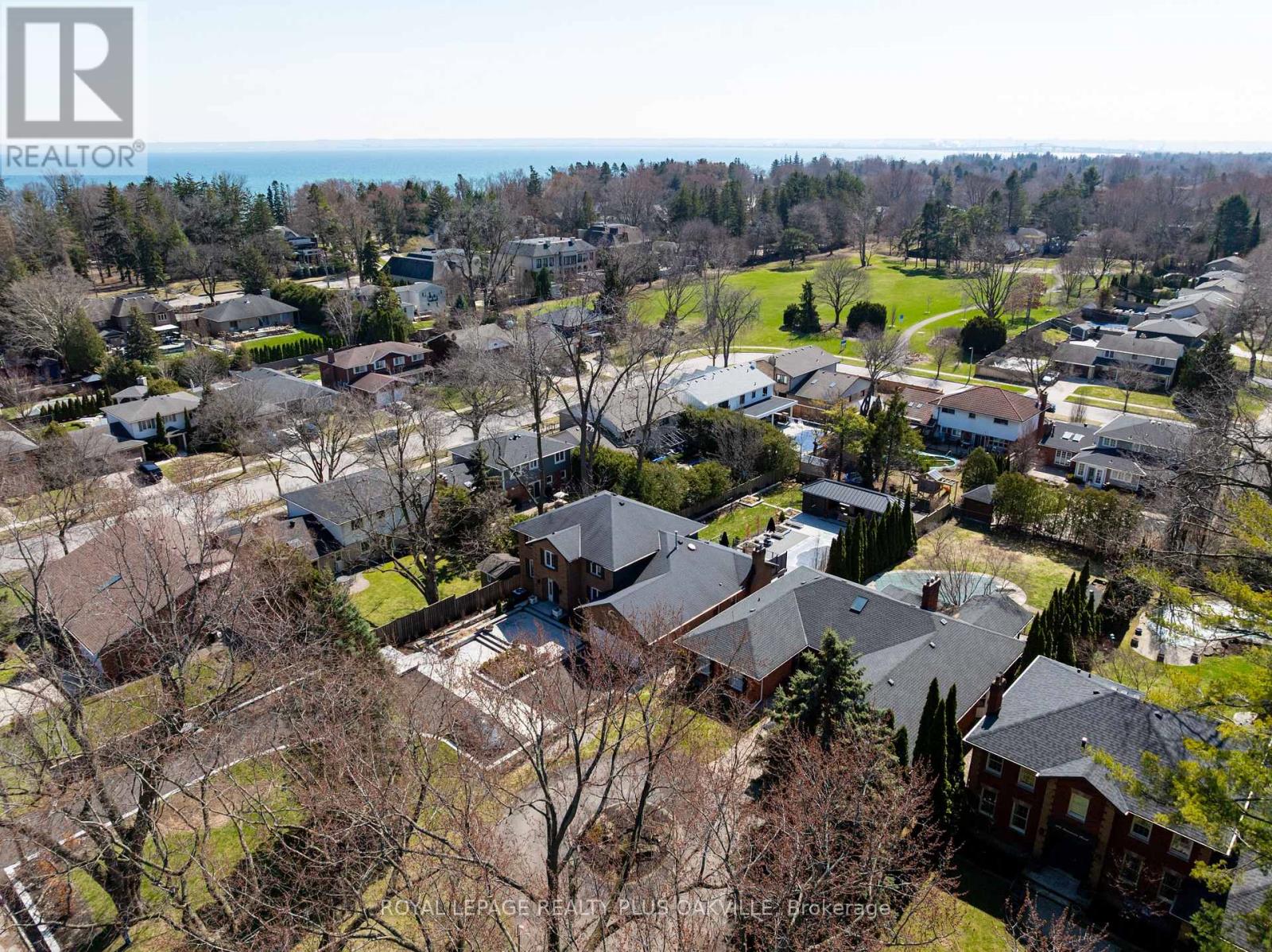 258 Shoreacres Road, Burlington, Ontario  L7L 2H4 - Photo 6 - W12978344