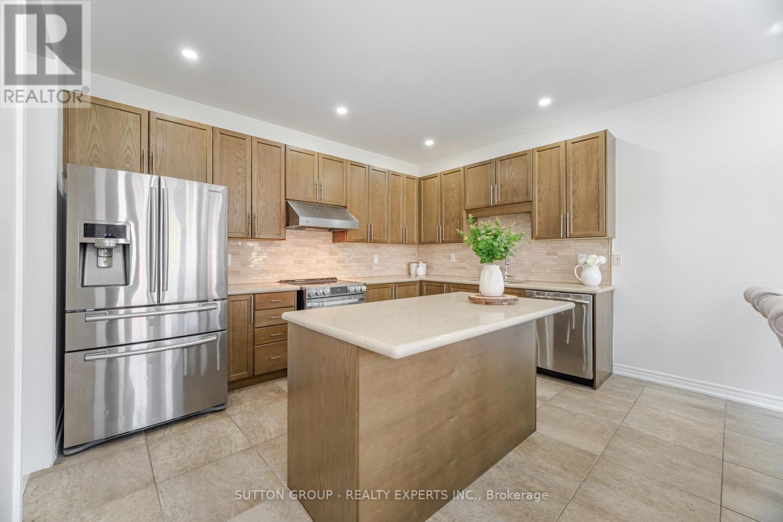 Upper - 5 Freedom Oaks Trail, Brampton, Ontario  L6P 3L1 - Photo 10 - W12978360