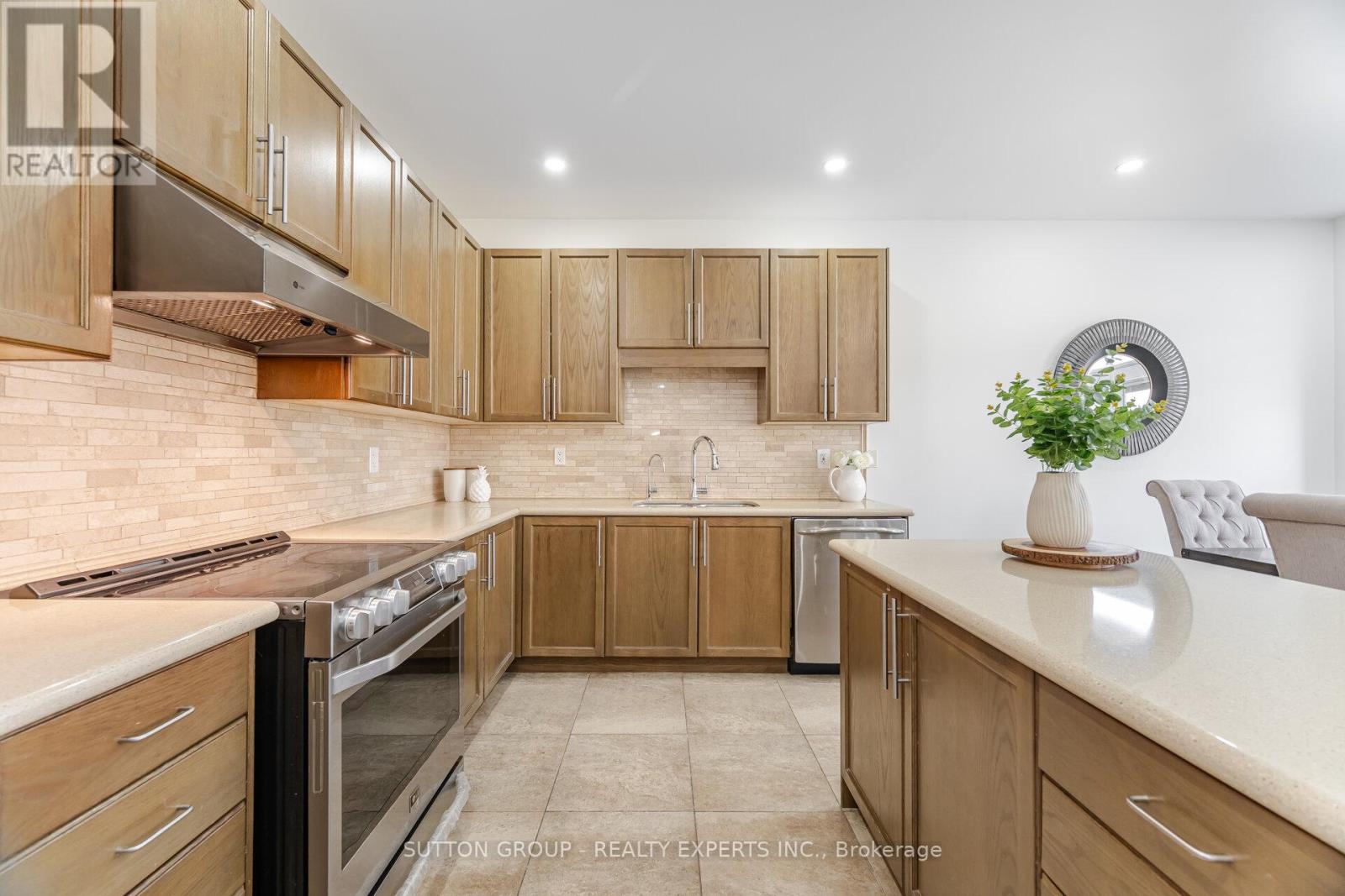 Upper - 5 Freedom Oaks Trail, Brampton, Ontario  L6P 3L1 - Photo 11 - W12978360