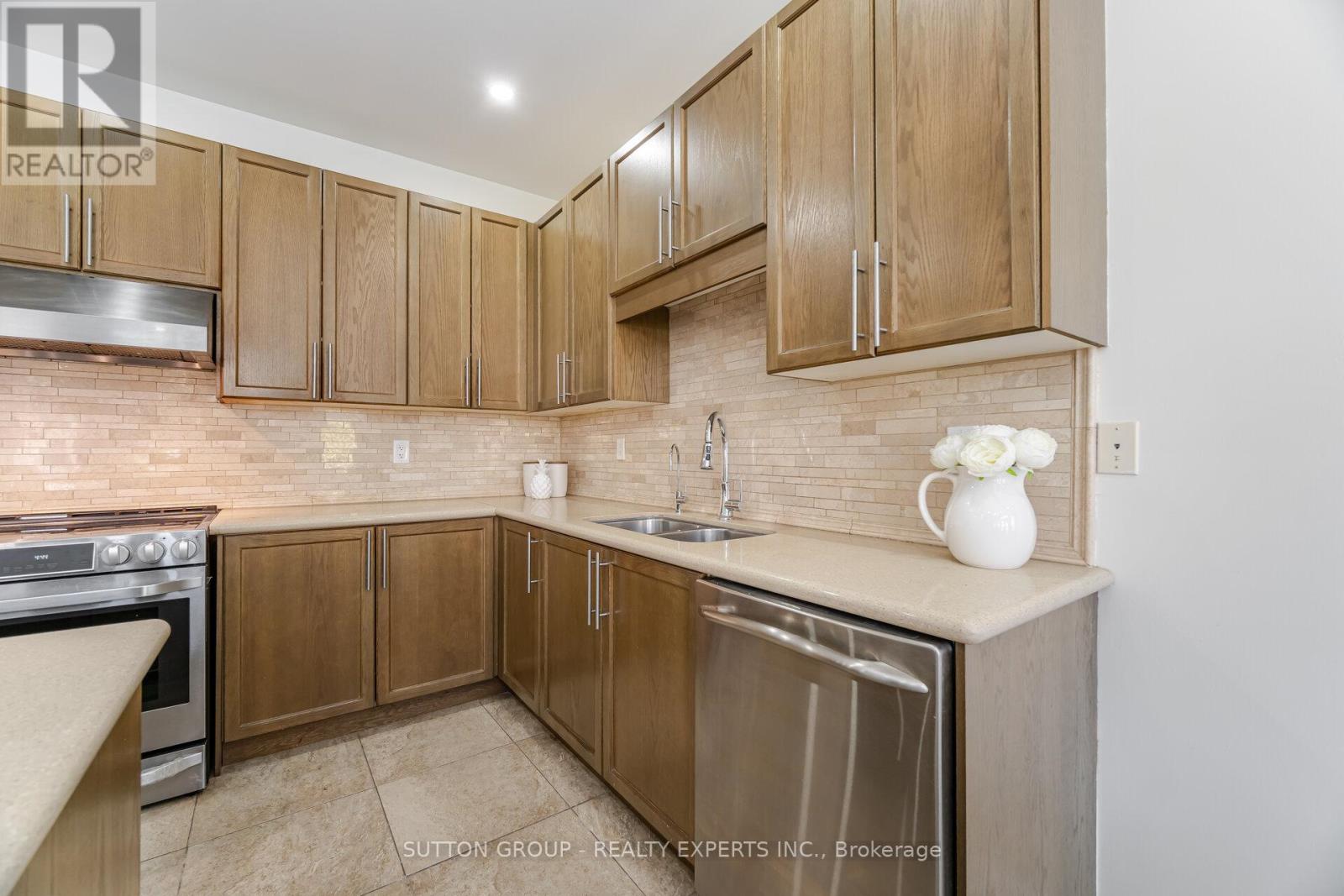 Upper - 5 Freedom Oaks Trail, Brampton, Ontario  L6P 3L1 - Photo 13 - W12978360