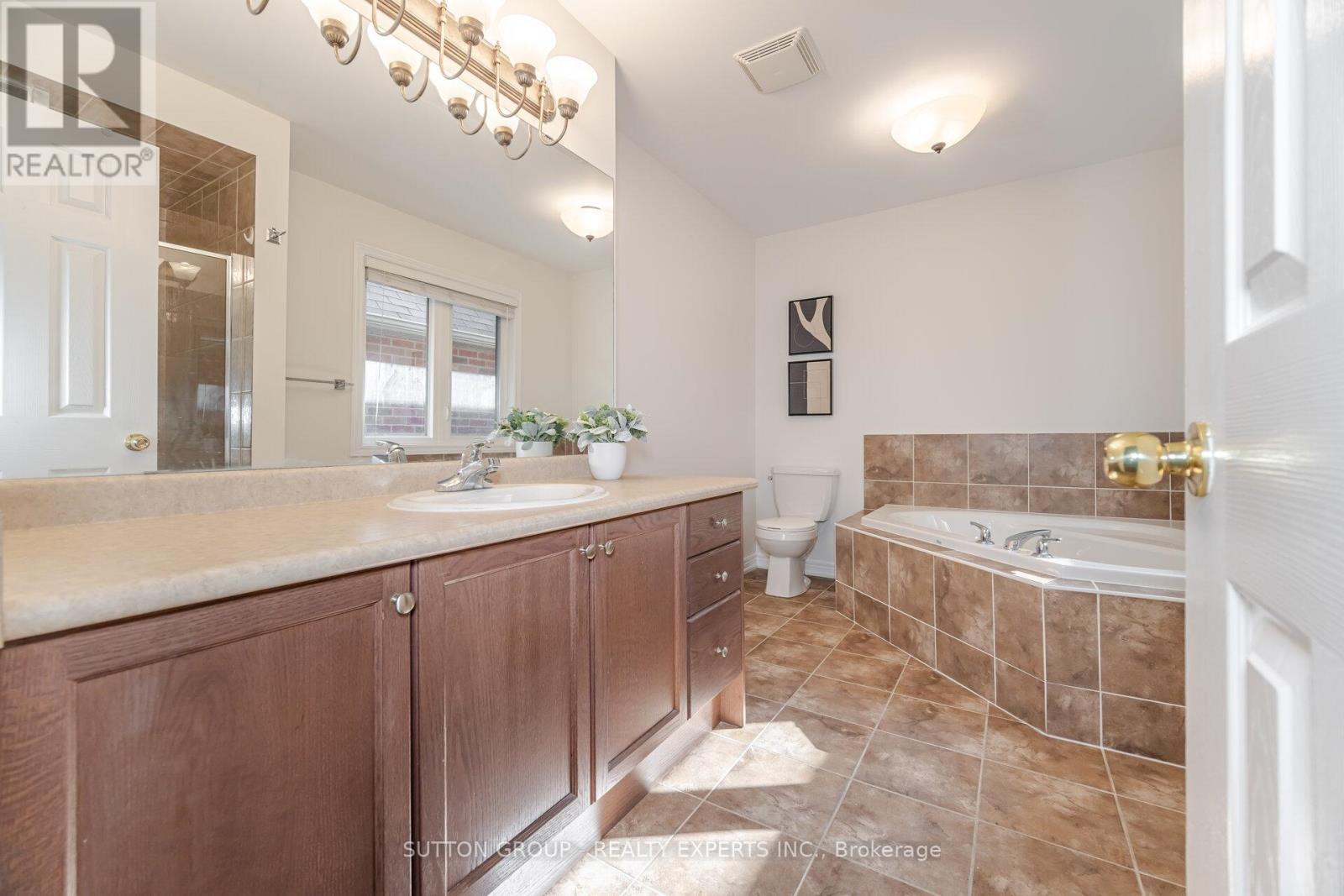 Upper - 5 Freedom Oaks Trail, Brampton, Ontario  L6P 3L1 - Photo 29 - W12978360