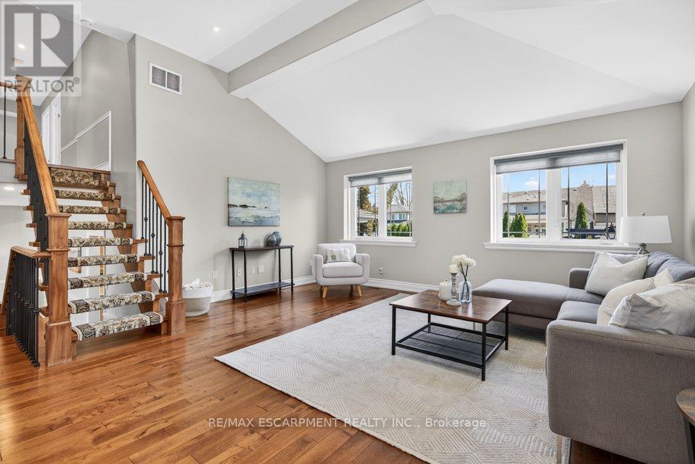 1374 Secord Avenue, Oakville, Ontario  L6L 2L1 - Photo 12 - W12978376