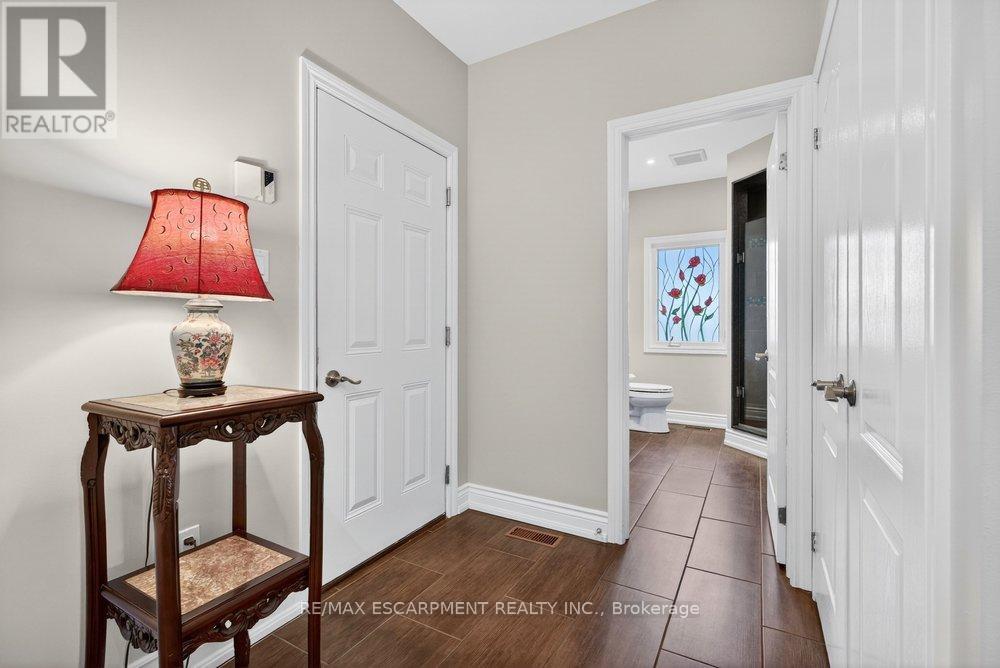 1374 Secord Avenue, Oakville, Ontario  L6L 2L1 - Photo 22 - W12978376