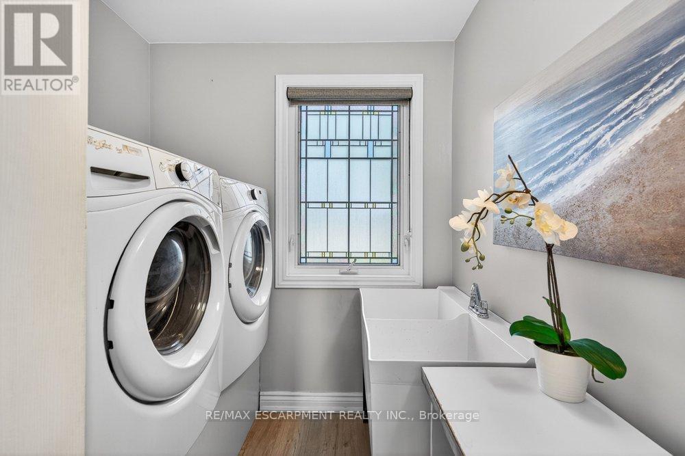 1374 Secord Avenue, Oakville, Ontario  L6L 2L1 - Photo 24 - W12978376