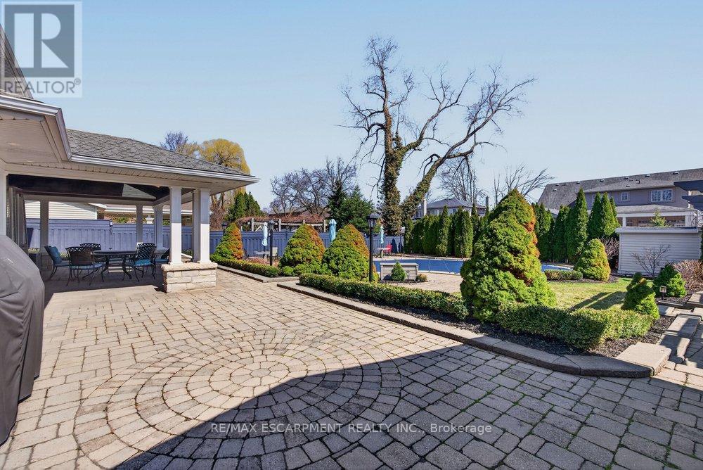 1374 Secord Avenue, Oakville, Ontario  L6L 2L1 - Photo 32 - W12978376