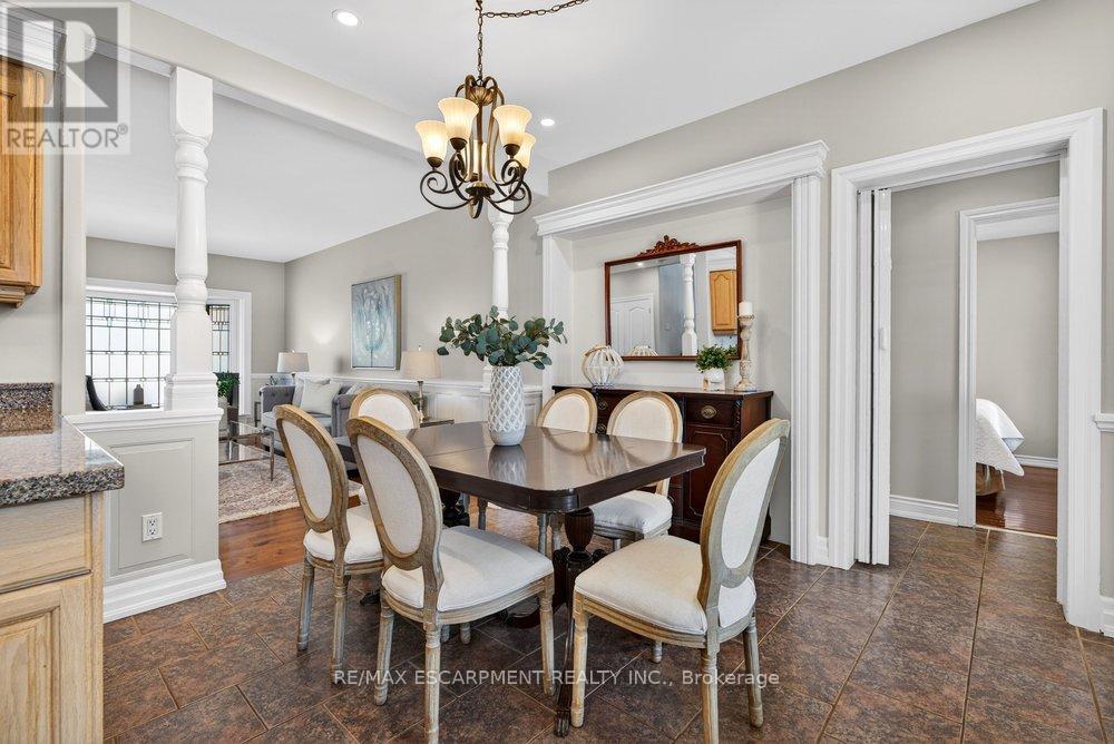 1374 Secord Avenue, Oakville, Ontario  L6L 2L1 - Photo 6 - W12978376