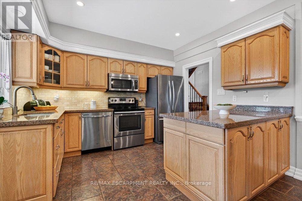 1374 Secord Avenue, Oakville, Ontario  L6L 2L1 - Photo 8 - W12978376