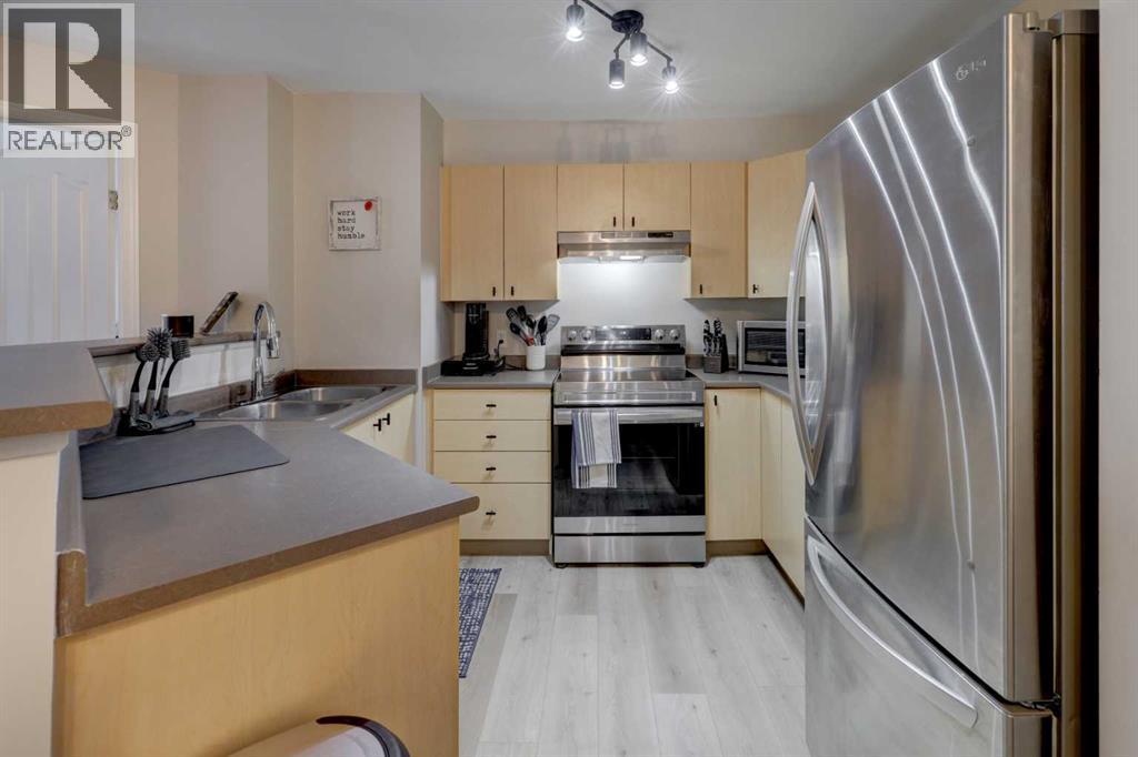 8323, 304 Mackenzie Way Sw, Airdrie, Alberta  T4B 3H8 - Photo 5 - A2300460