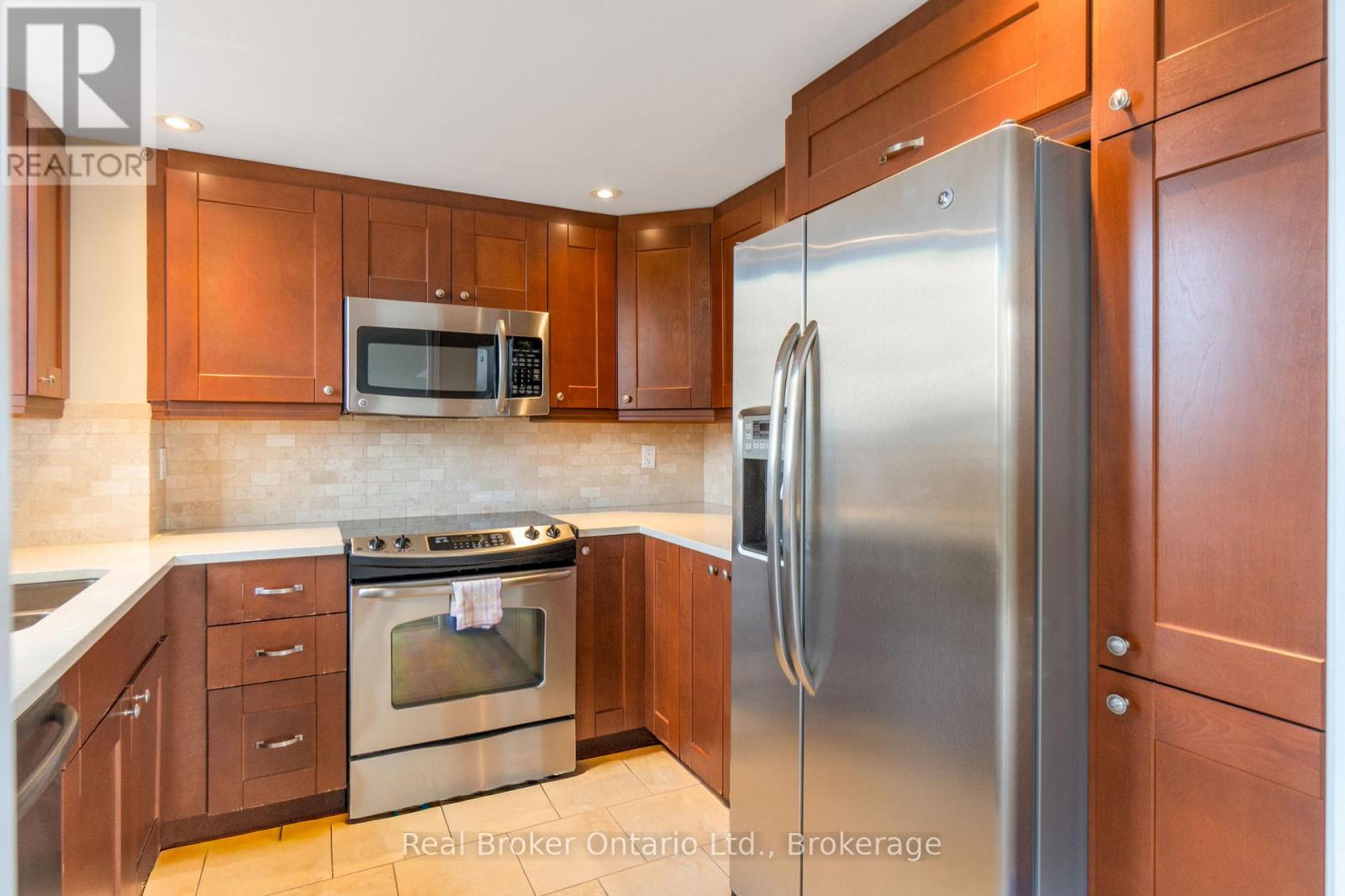 502 - 880 Dundas Street W, Mississauga, Ontario  L5C 4H3 - Photo 10 - W12978514