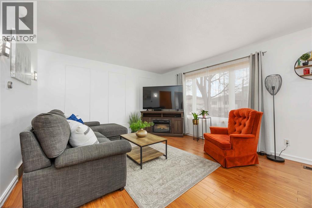 639 Stacy Court, Sarnia, Ontario  N7S 4M5 - Photo 3 - 26007687