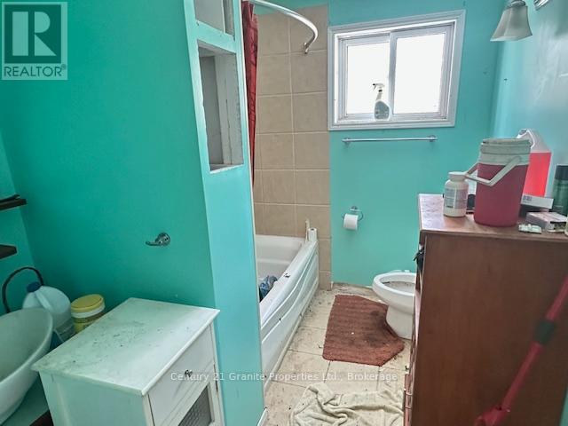 30 Pineridge Drive, Mcdougall, Ontario  P2A 2W9 - Photo 11 - X12978432