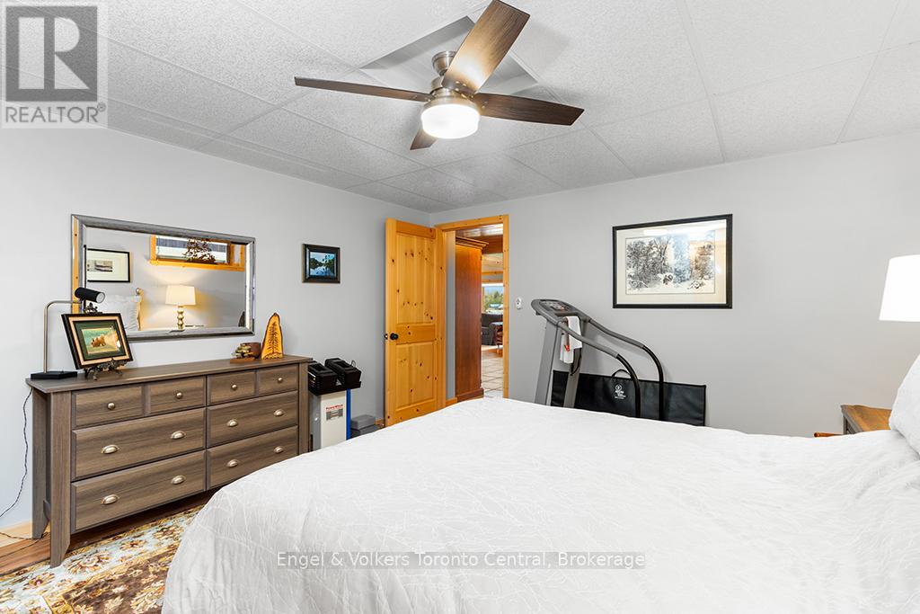 54 William Street, Northern Bruce Peninsula, Ontario  N0H 1W0 - Photo 25 - X12978438