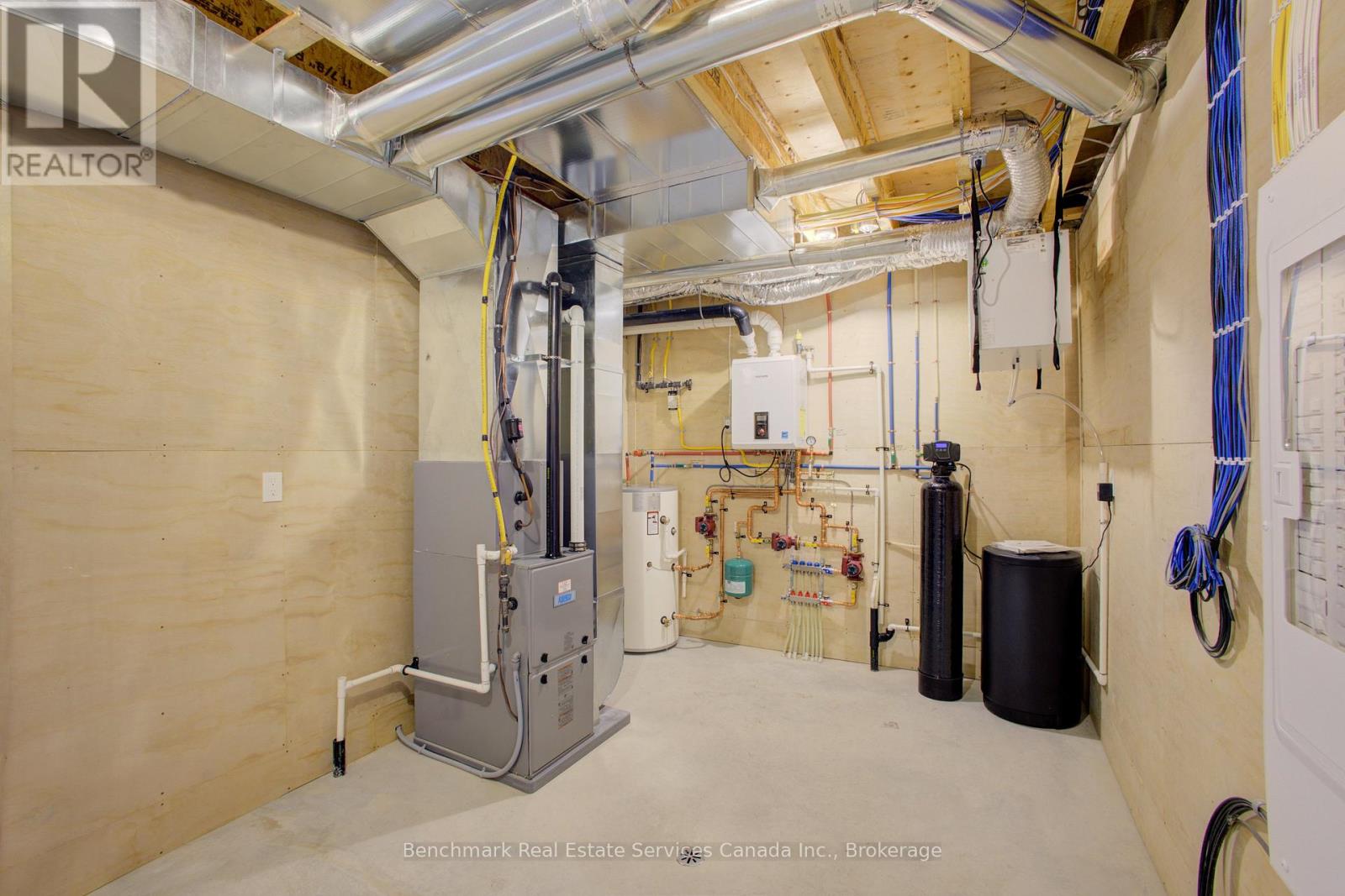 64 Cavalier Crescent, Huron-Kinloss, Ontario N0G 2R0 - Photo 17 - X12978458