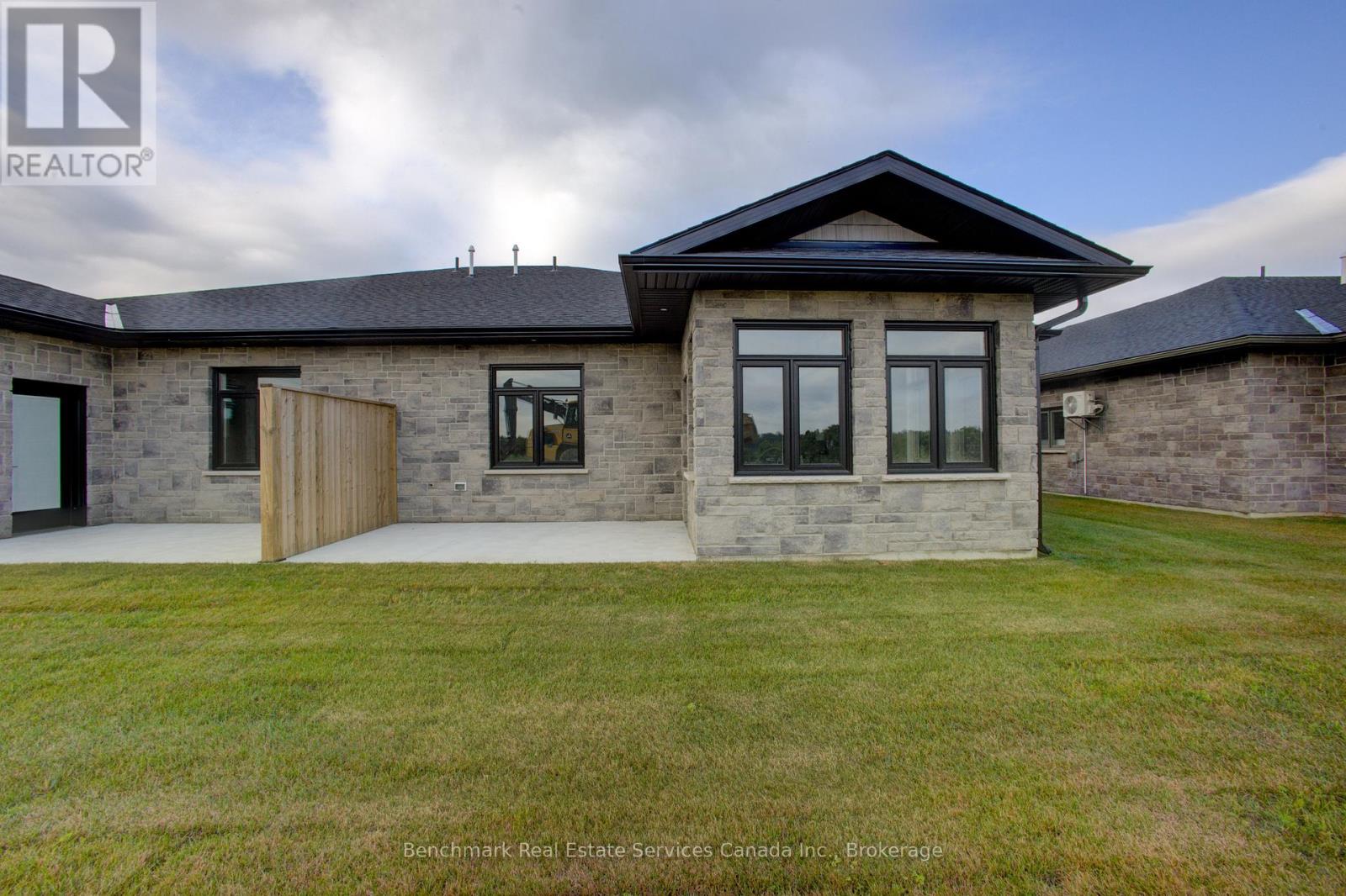 63 Cavalier Crescent, Huron-Kinloss, Ontario N0G 2R0 - Photo 14 - X12978470