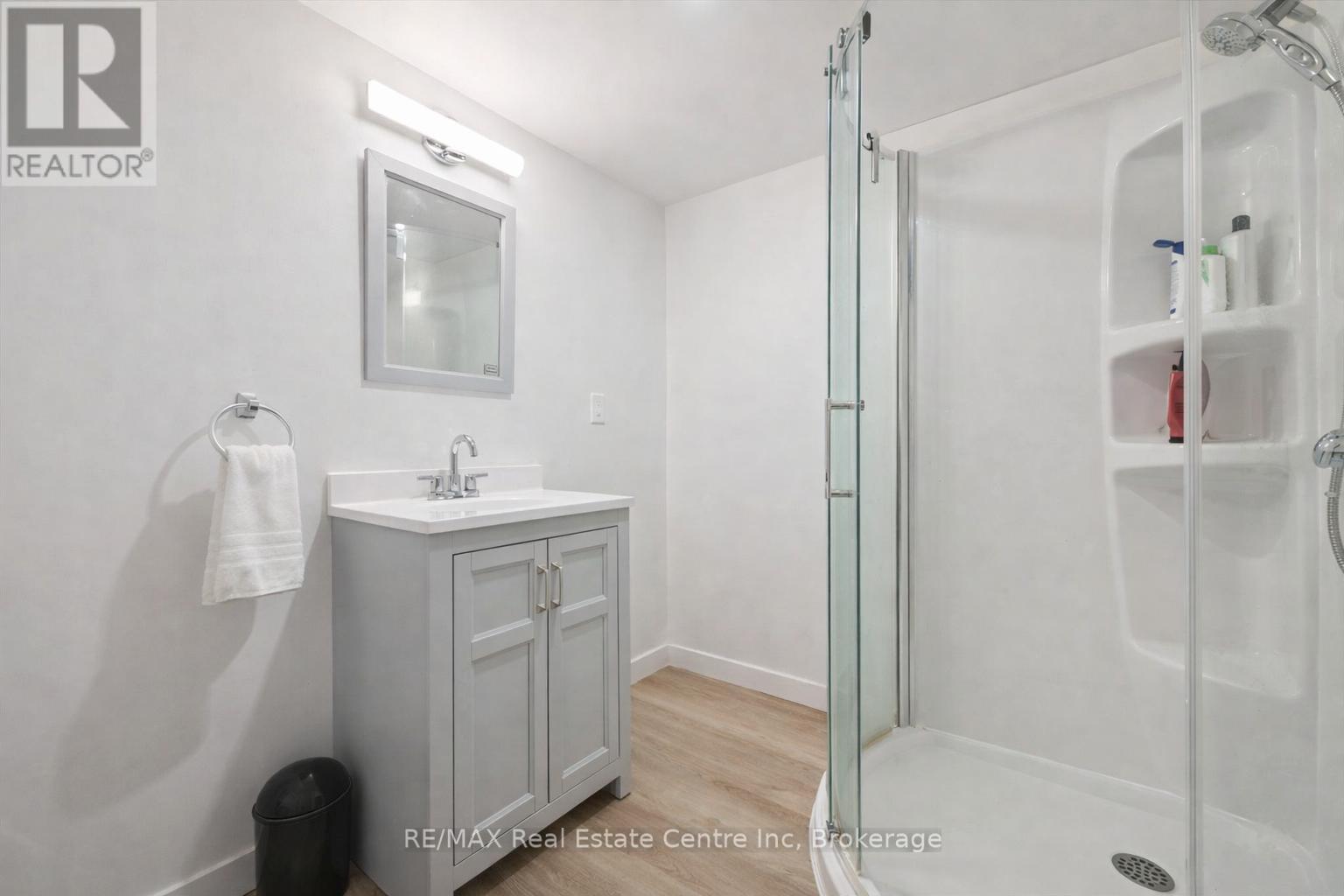 58 Vancouver Drive, Guelph, Ontario  N1E 2E9 - Photo 11 - X12978504