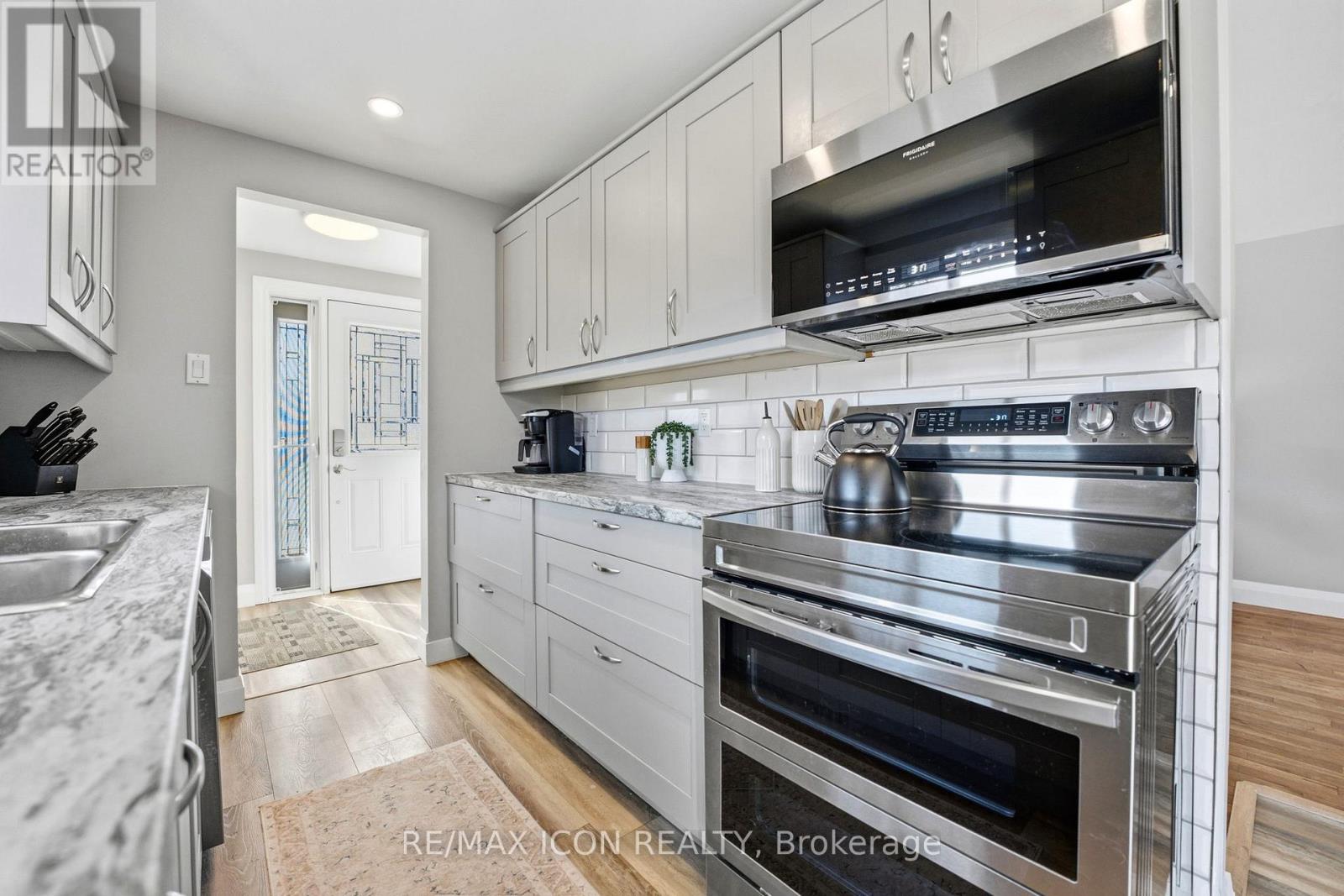 304 Dinison Place, Kitchener, Ontario  N2E 3A6 - Photo 10 - X12978290