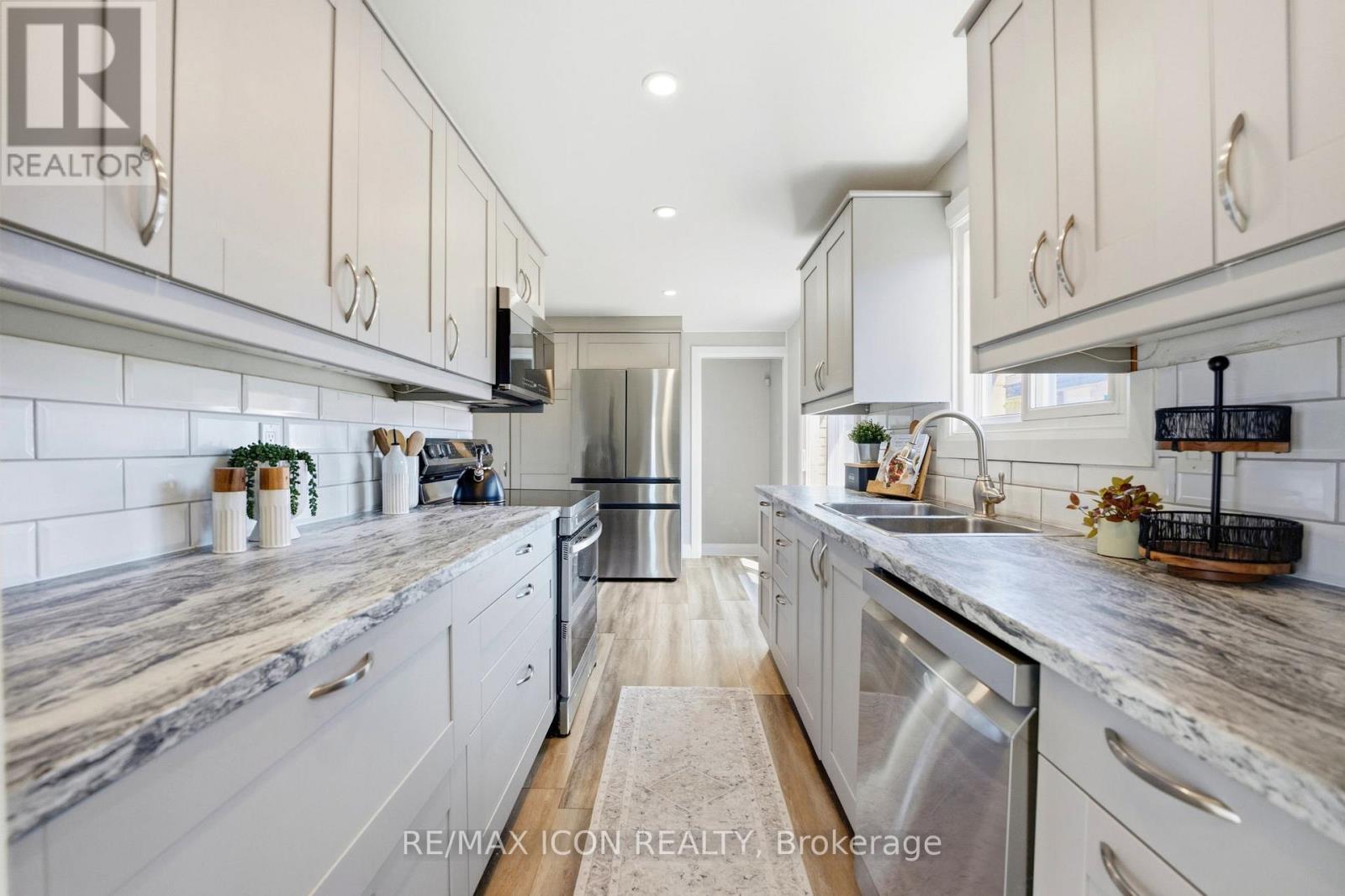 304 Dinison Place, Kitchener, Ontario  N2E 3A6 - Photo 11 - X12978290