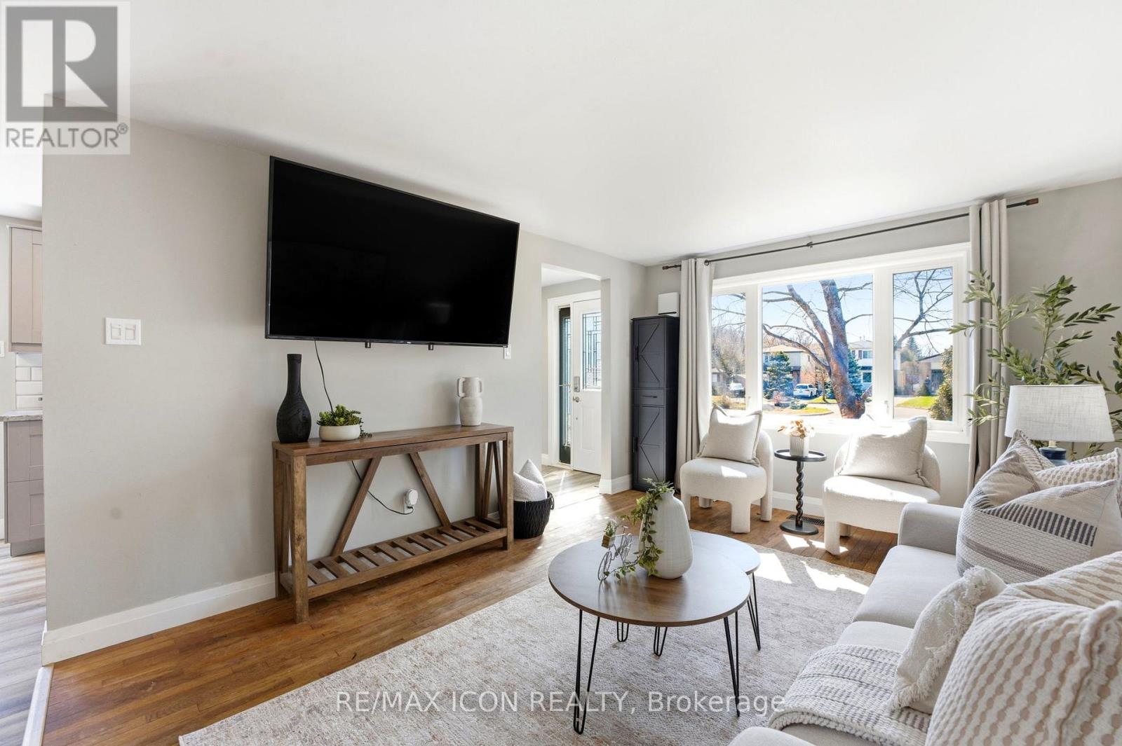 304 Dinison Place, Kitchener, Ontario  N2E 3A6 - Photo 6 - X12978290